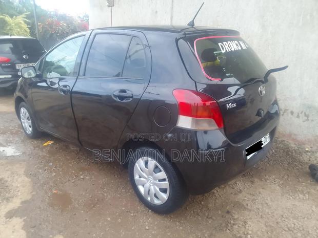 Toyota Vitz 2010 Black