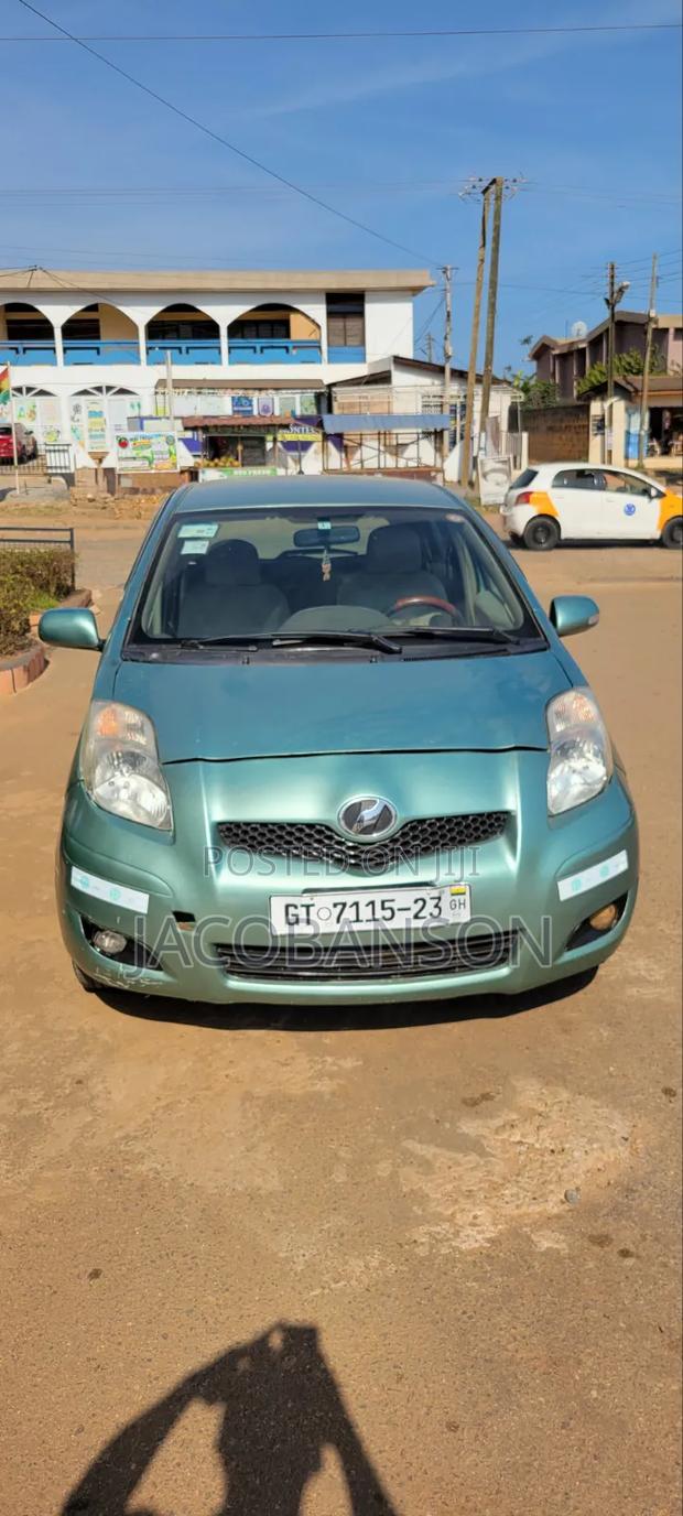 Toyota Vitz 2010 Green