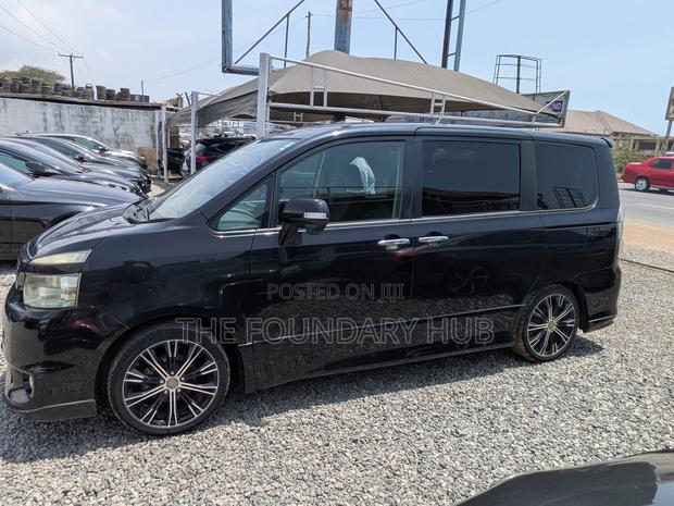 Toyota Voxy X 4WD 8-Seater 2010 Black