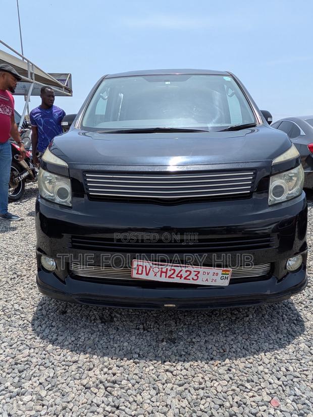 Toyota Voxy X 4WD 8-Seater 2010 Black