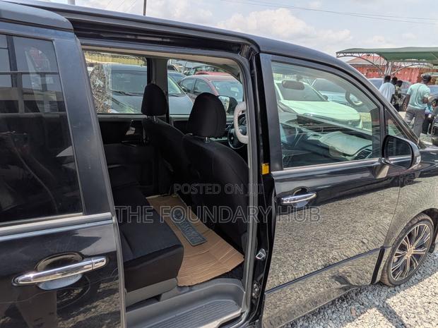 Toyota Voxy X 4WD 8-Seater 2010 Black