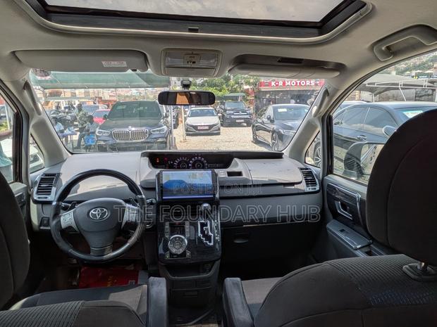 Toyota Voxy X 4WD 8-Seater 2010 Black