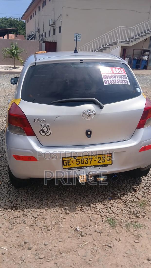 Toyota Vitz 2010 Silver