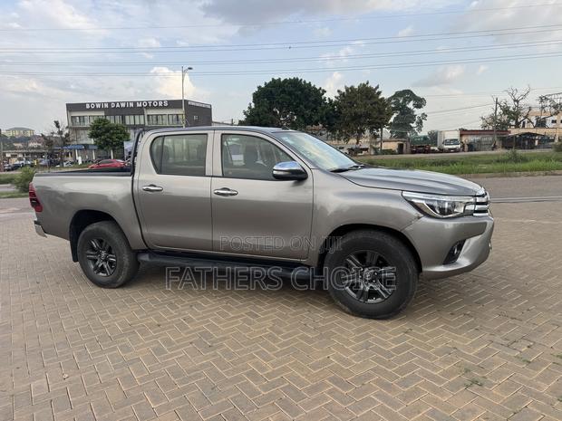 Toyota Hilux SR5 4x4 2017 Gray