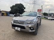 Toyota Hilux SR5 4x4 2017 Gray for sale