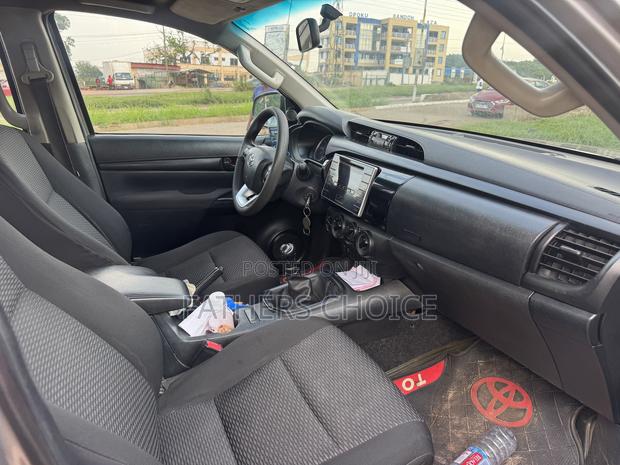 Toyota Hilux SR5 4x4 2017 Gray