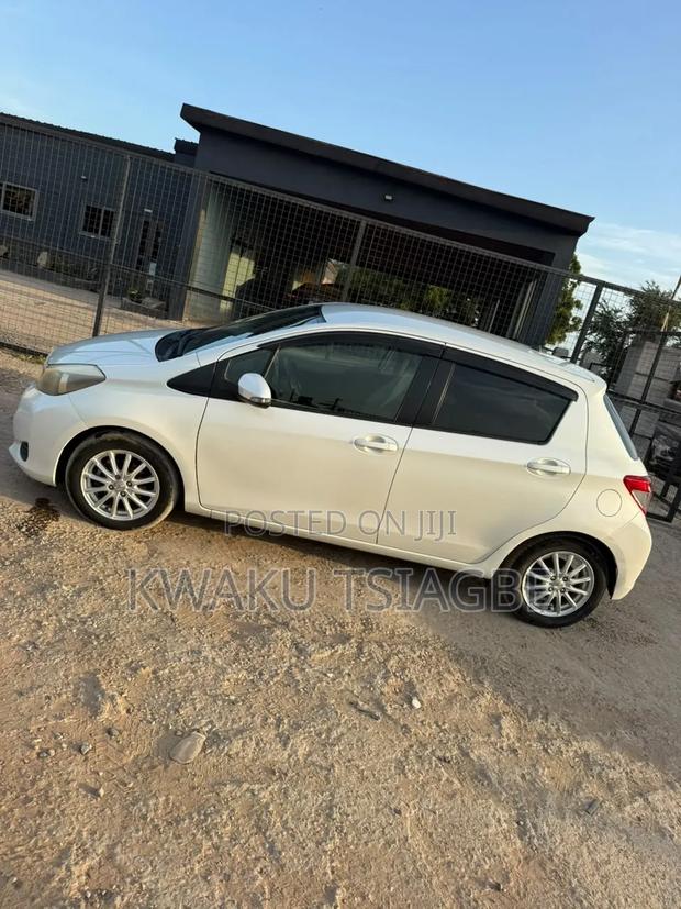 Toyota Vitz 1.5 FWD 5dr 2013 White