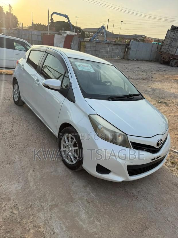 Toyota Vitz 1.5 FWD 5dr 2013 White