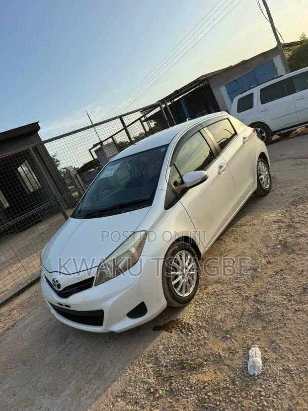 Toyota Vitz 1.5 FWD 5dr 2013 White