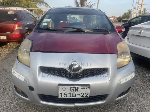 Toyota Vitz 2010 Red