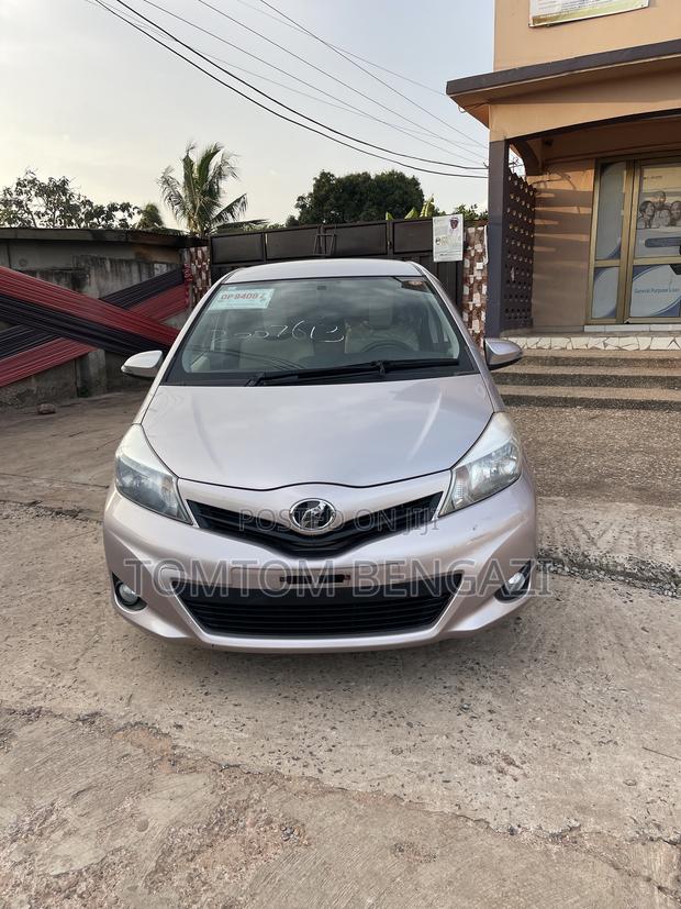 Toyota Vitz 1.3 FWD 5dr 2013 Pink