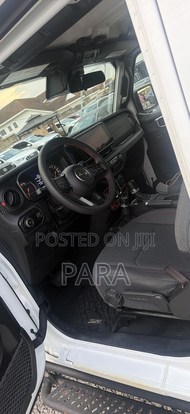 Jeep Wrangler 2024 White