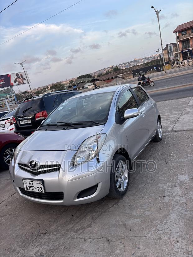 Toyota Vitz 1.3 AWD 3dr 2010 Silver