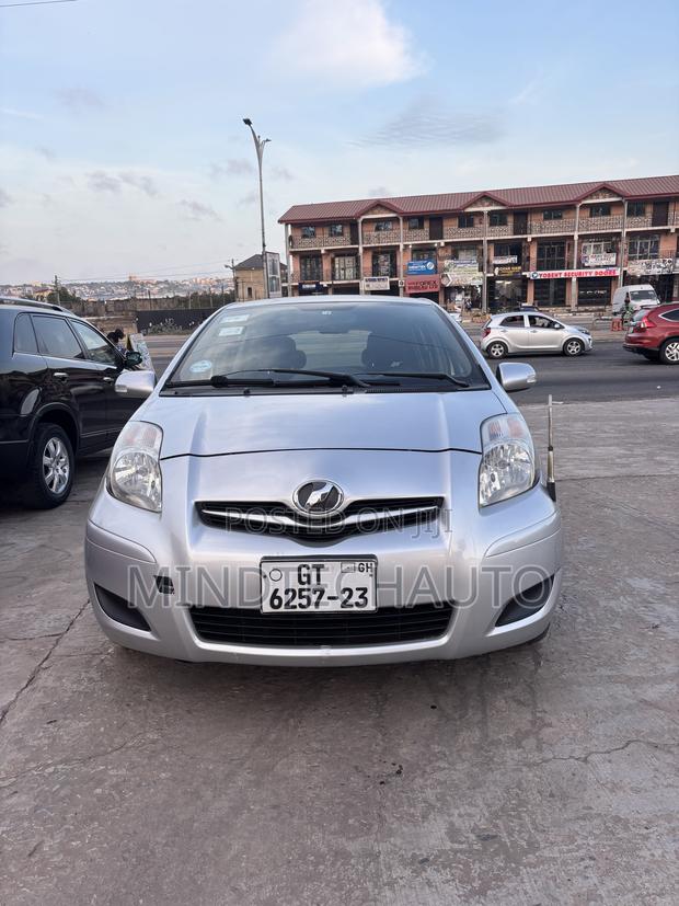 Toyota Vitz 1.3 AWD 3dr 2010 Silver