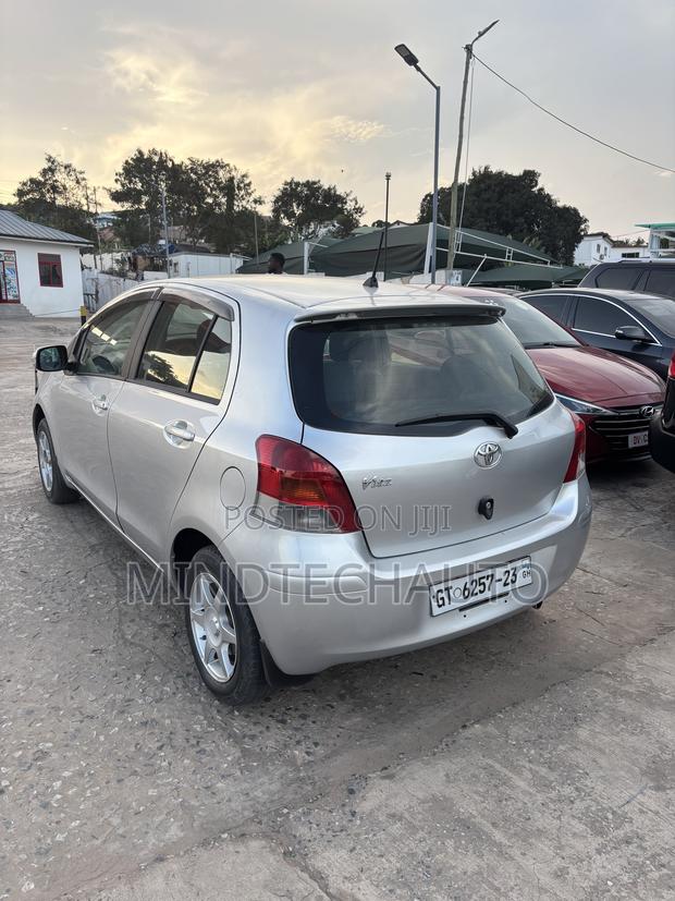 Toyota Vitz 1.3 AWD 3dr 2010 Silver