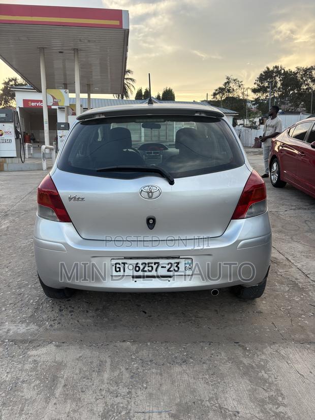 Toyota Vitz 1.3 AWD 3dr 2010 Silver