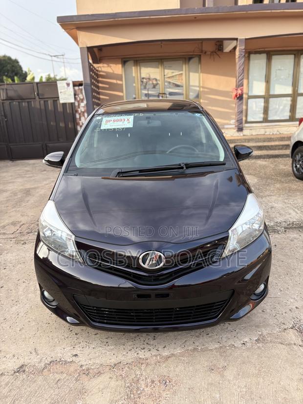 Toyota Vitz 1.3 FWD 5dr 2013 Black