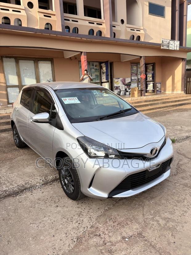 Toyota Vitz 1.3 FWD 5dr 2015 Silver