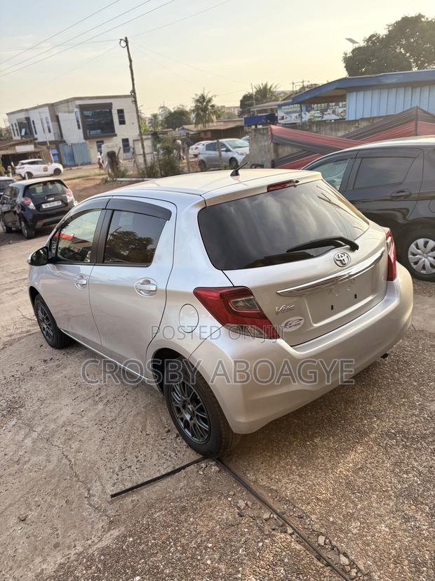 Toyota Vitz 1.3 FWD 5dr 2015 Silver
