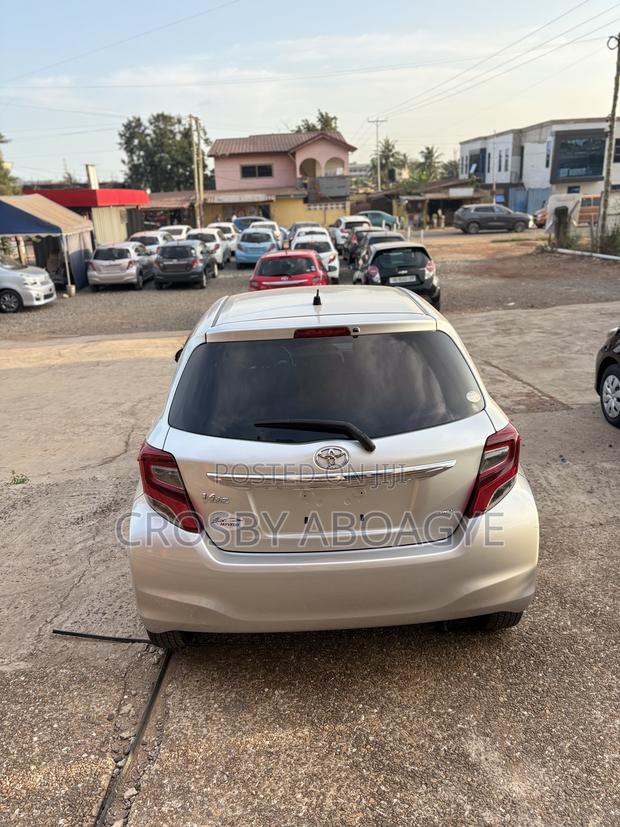 Toyota Vitz 1.3 FWD 5dr 2015 Silver