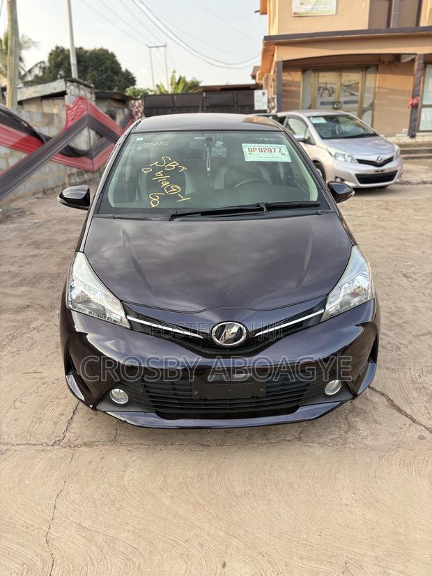 Toyota Vitz 1.3 FWD 5dr 2015 Black