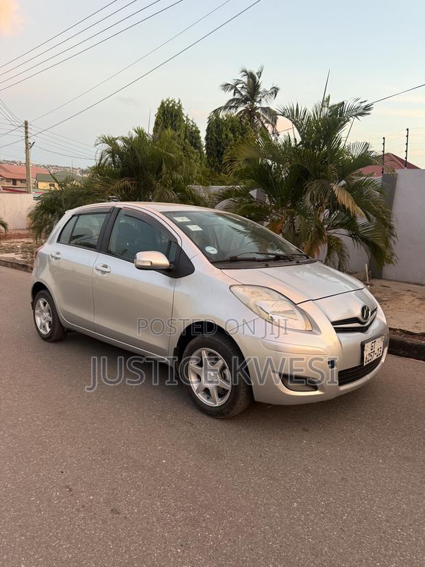 Toyota Vitz 1.0 FWD 3dr 2010 Silver