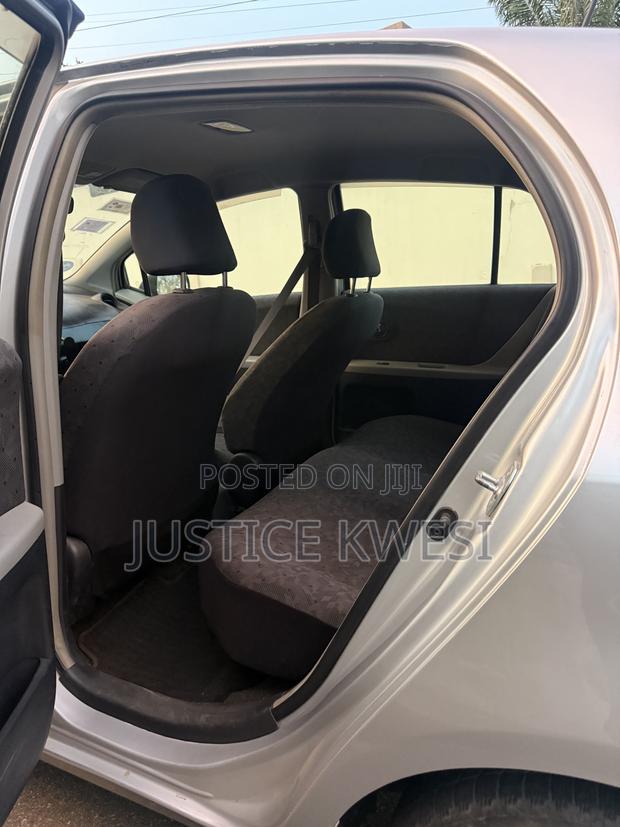 Toyota Vitz 1.0 FWD 3dr 2010 Silver
