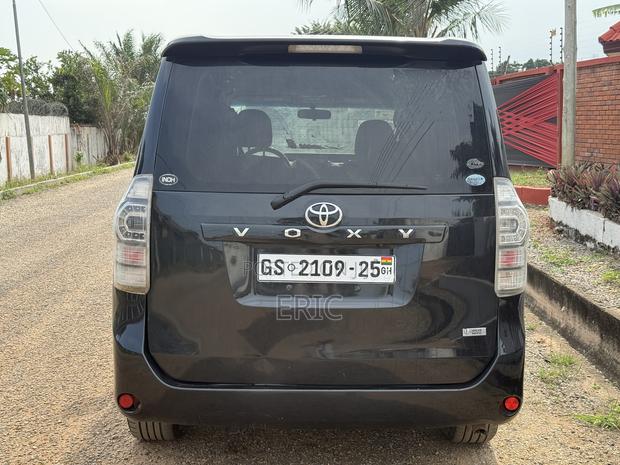 Toyota Voxy V 4WD 7-Seater 2010 Black