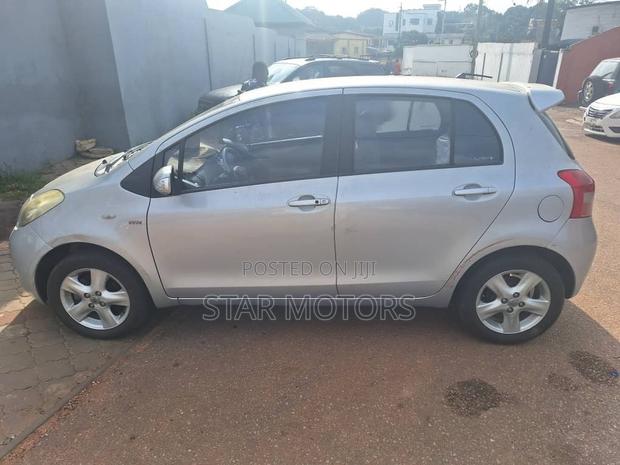Toyota Yaris 2010 Silver