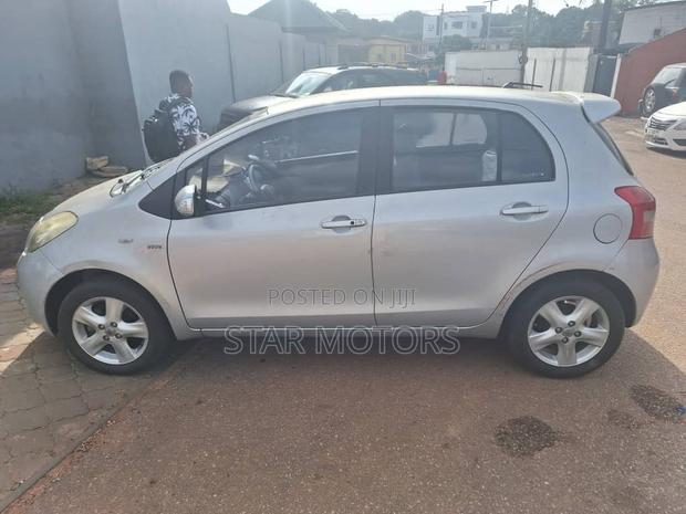 Toyota Yaris 2010 Silver