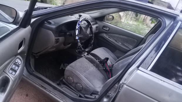 Nissan Sentra SE 2000 Silver