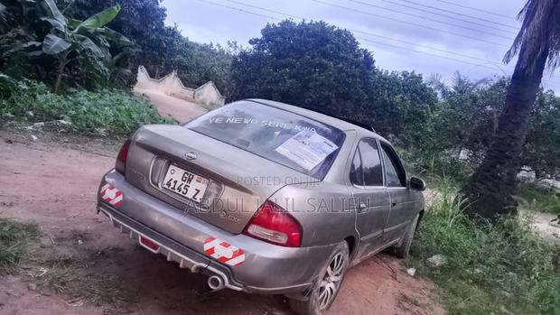Nissan Sentra SE 2000 Silver