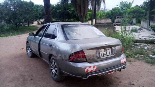 Nissan Sentra SE 2000 Silver
