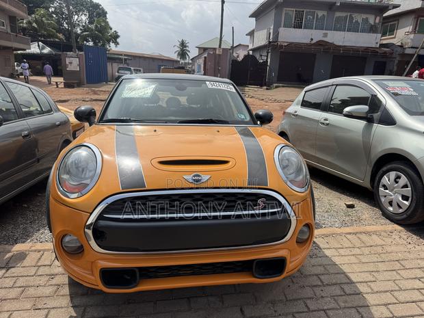 Mini Cooper S 2dr Hatchback (2.0L 4cyl Turbo 6M) 2015 Yellow