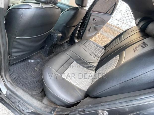 Toyota Yaris Base Sedan 4dr 2010 Gray