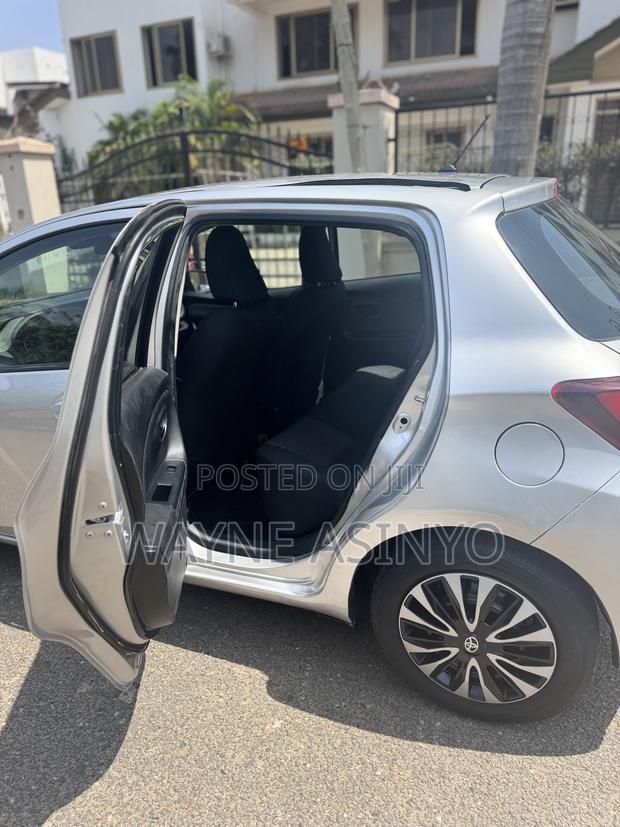 Toyota Yaris L Hatchback 5dr 2017 Silver
