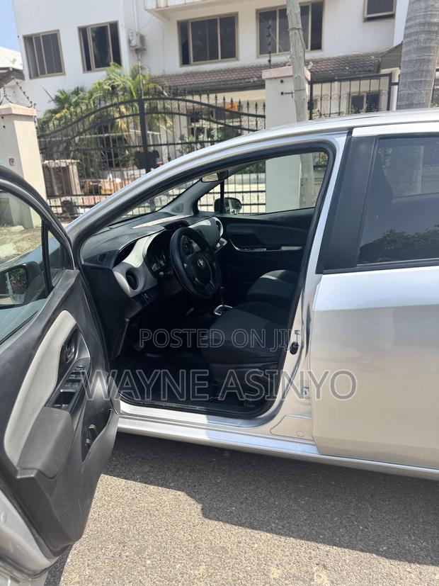 Toyota Yaris L Hatchback 5dr 2017 Silver