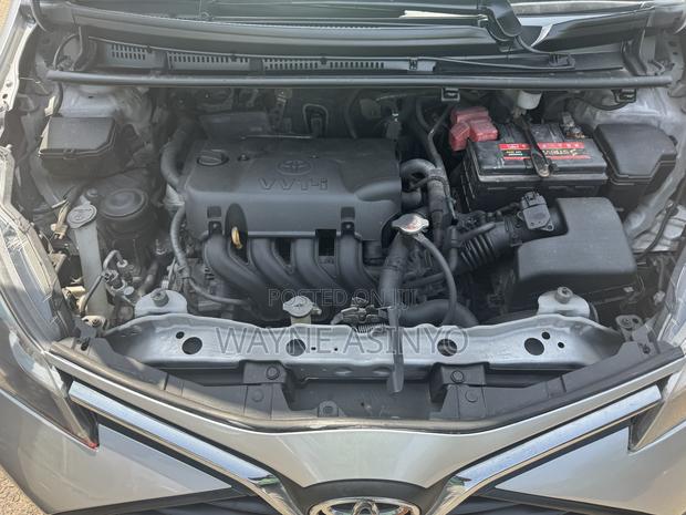 Toyota Yaris L Hatchback 5dr 2017 Silver