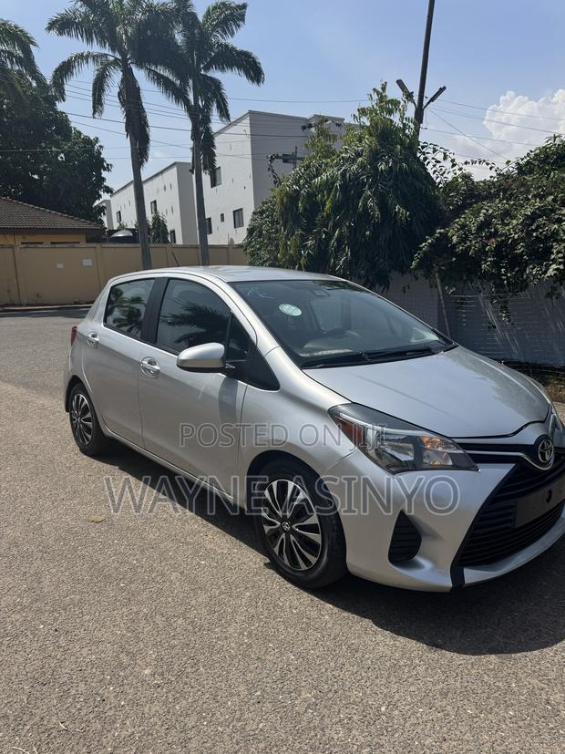 Toyota Yaris L Hatchback 5dr 2017 Silver