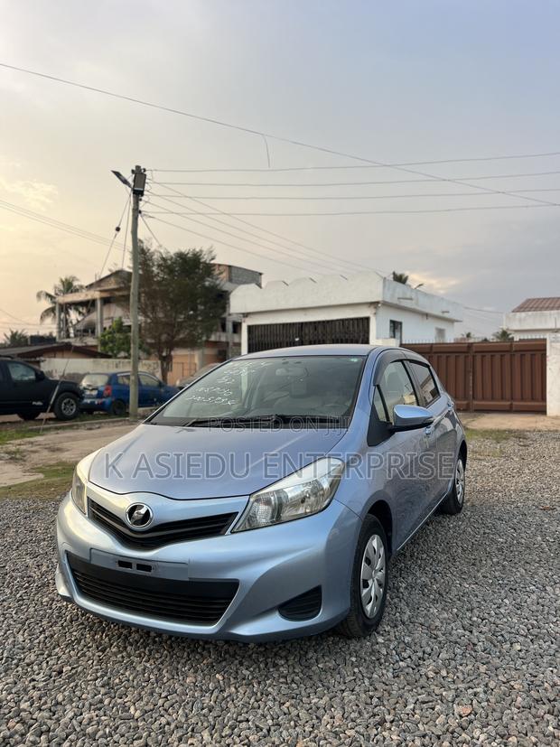 Toyota Vitz 1.3 AWD 3dr 2013 Blue