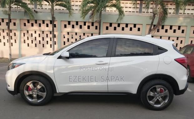 Honda HR-V 4dr SUV (1.5L 4cyl CVT) 2016 White
