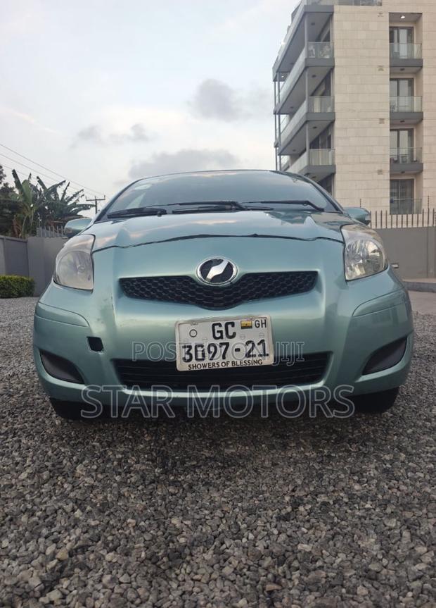 Toyota Vitz 2010 Blue