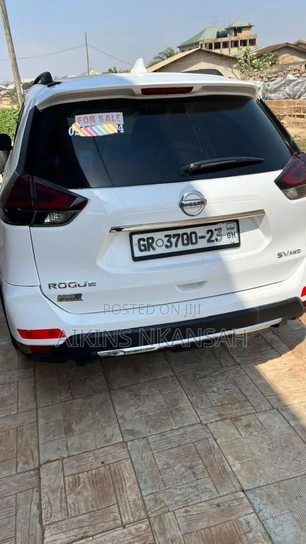 Nissan Rogue SV FWD 2018 White