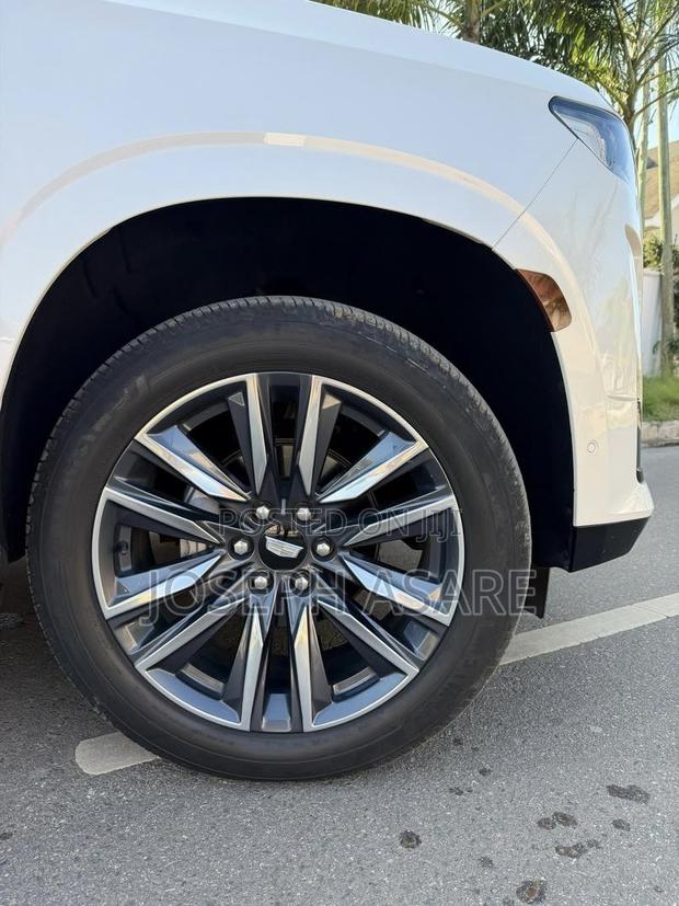 Cadillac Escalade 2022 White