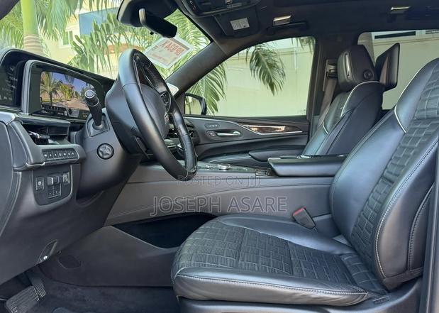 Cadillac Escalade 2022 White
