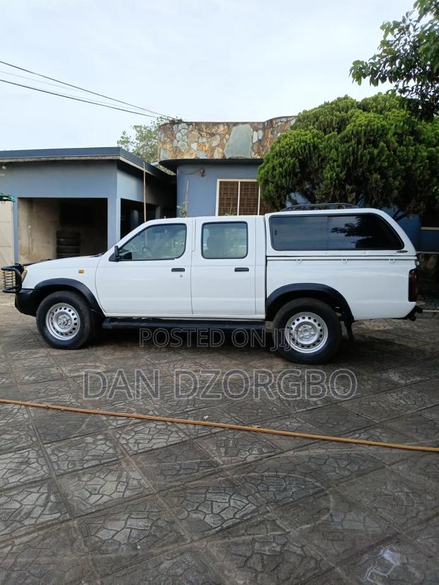 Nissan Hardbody 2007 White