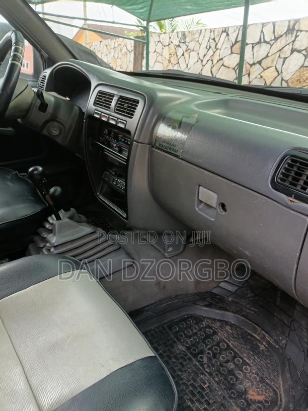 Nissan Hardbody 2007 White
