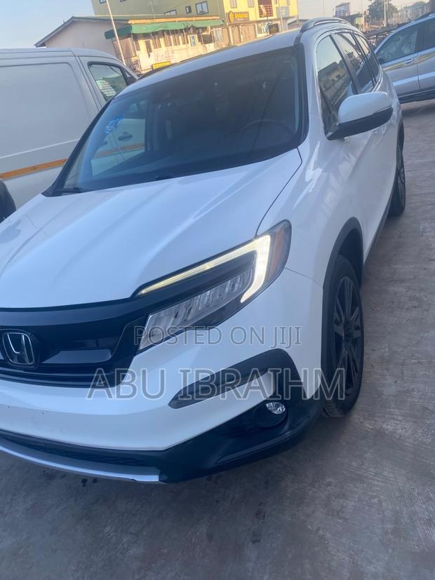 Honda Pilot Touring AWD 2019 White