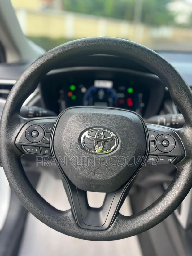 Toyota Corolla Cross XLE 2025 White