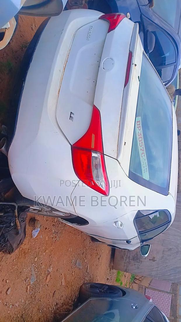 Toyota Corolla LE 4dr Sedan (1.8L 4cyl CVT) 2016 White